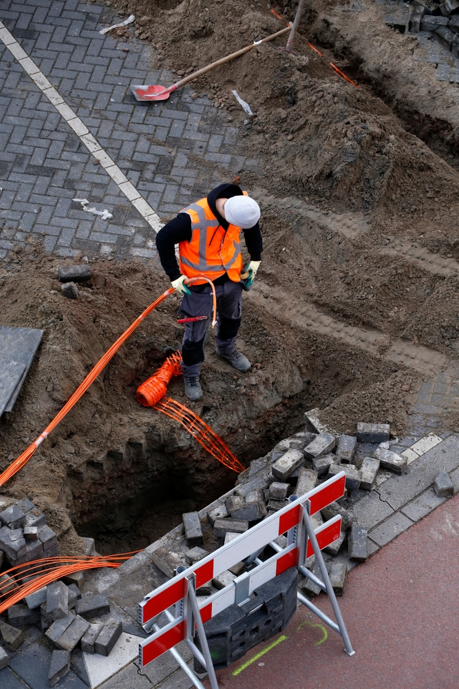 Expert fiber optic installer from Z Tech in Dallas connecting Fiber Optic Cable for a Dallas business.